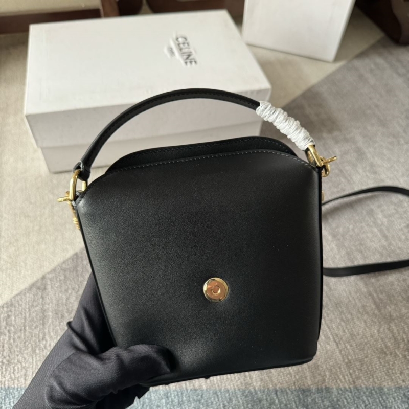 Ce1i*e bucket bags